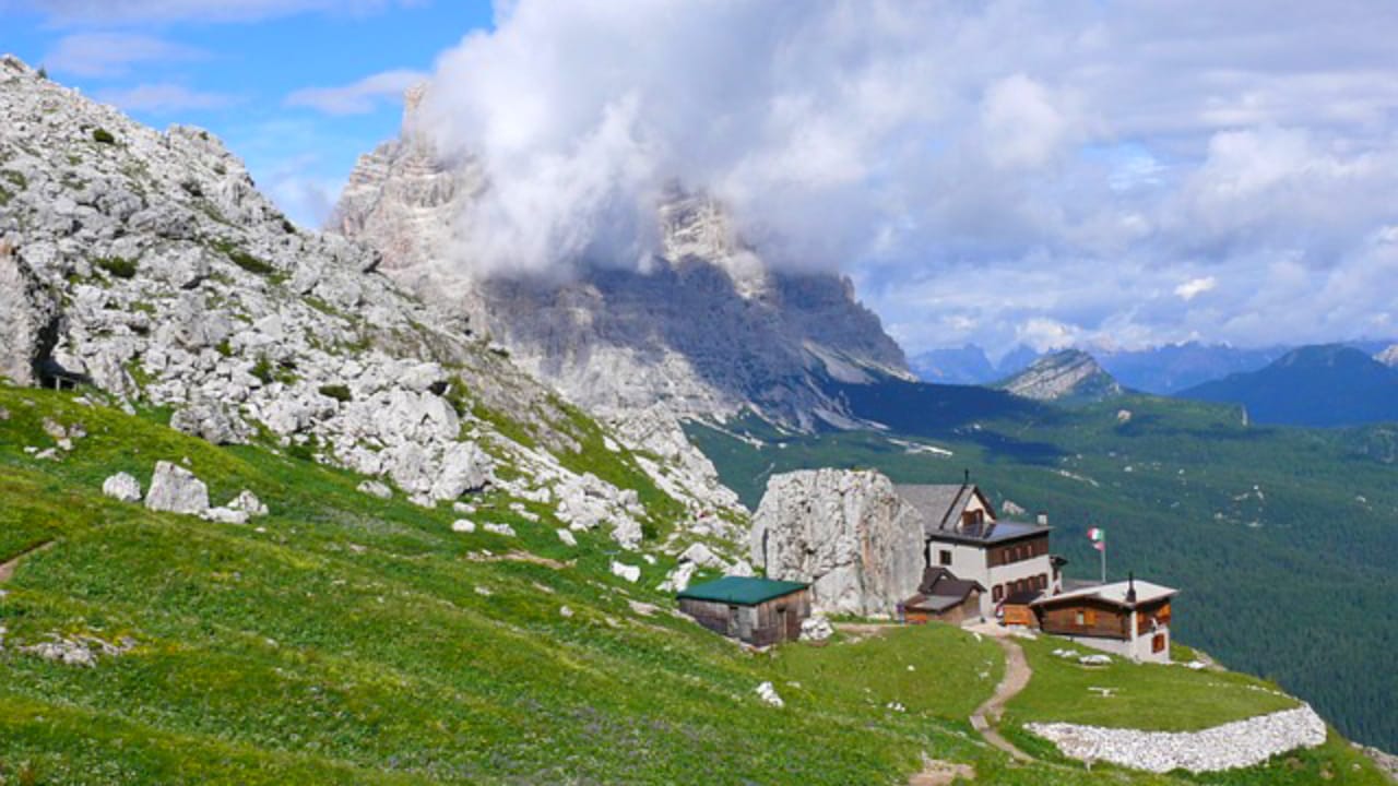 enice to Dolomites Train Time